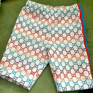 Gucci logo print toddler Bermuda shorts